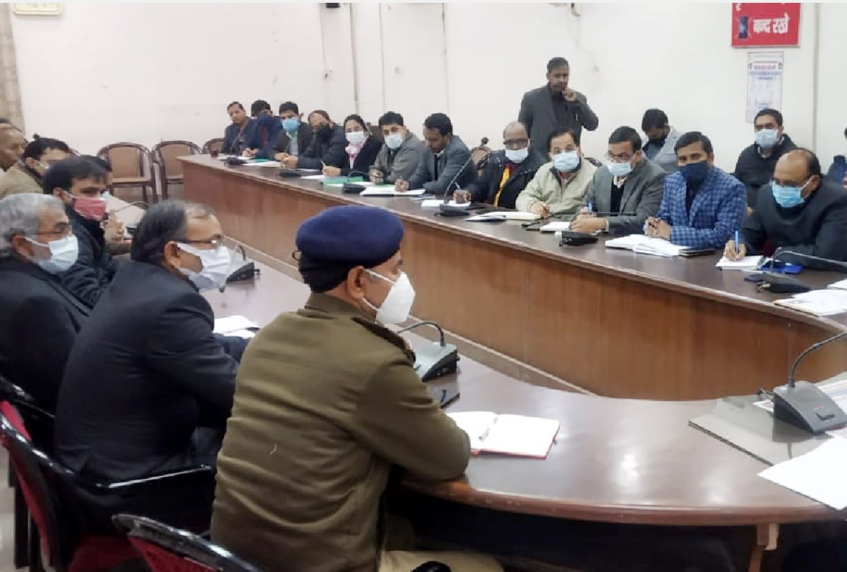 Gorakhpur DM gave special instructions regarding assembly elections 2022