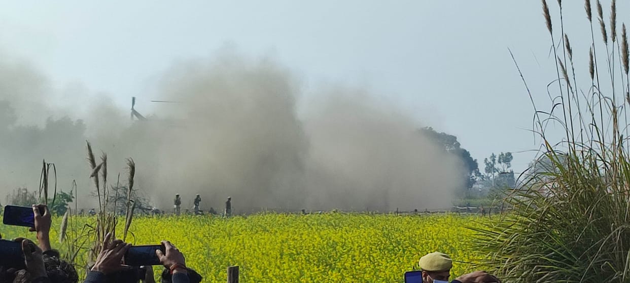 Yogi's helicopter hidden in a cloud of dust ... had to wait
