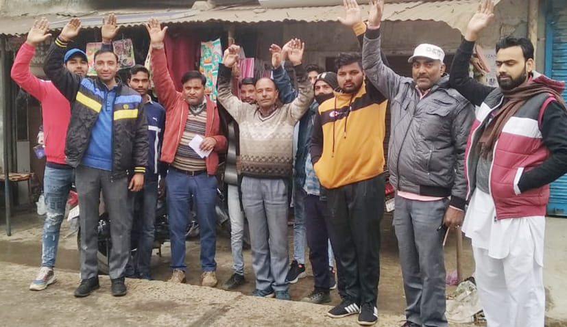 Shoe traders demonstrated by keeping shops closed in Talheri elderly