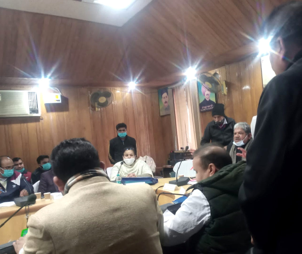 Amidst the uproar, the district panchayat passed the budget of 187.72 crores
