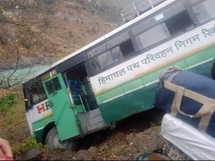 hrtc bus accident in luhari sunni road