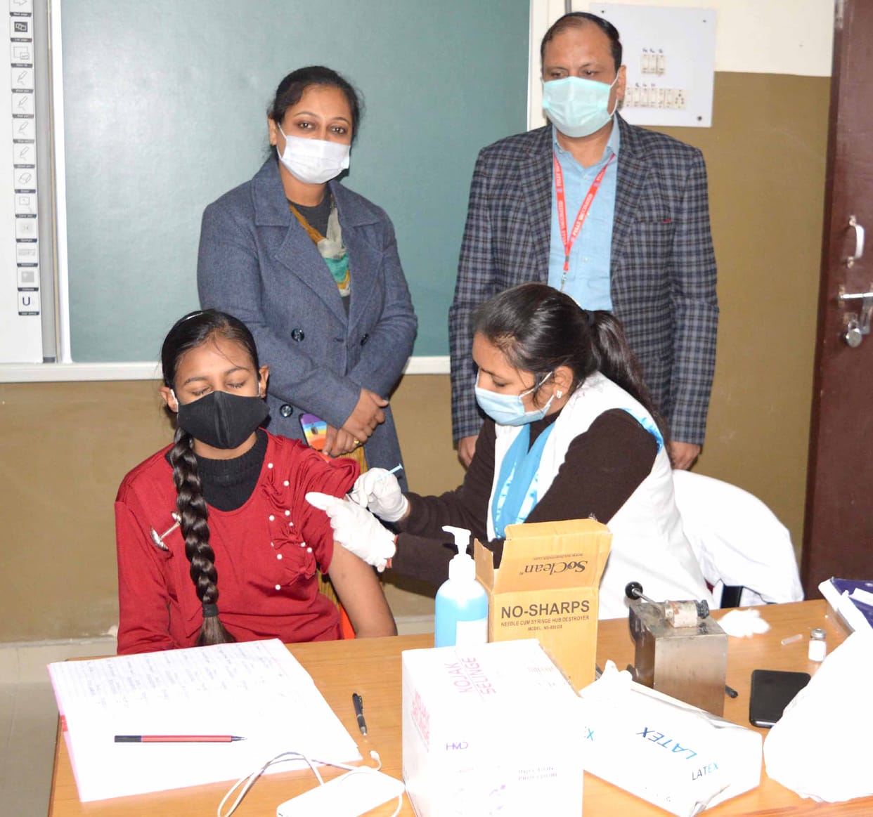 Corona's record cases, vaccination speed up