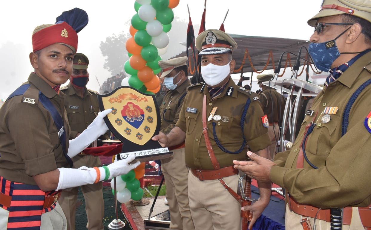fathepur news,After the parade, the soldiers jumped, got deployment in the police stations