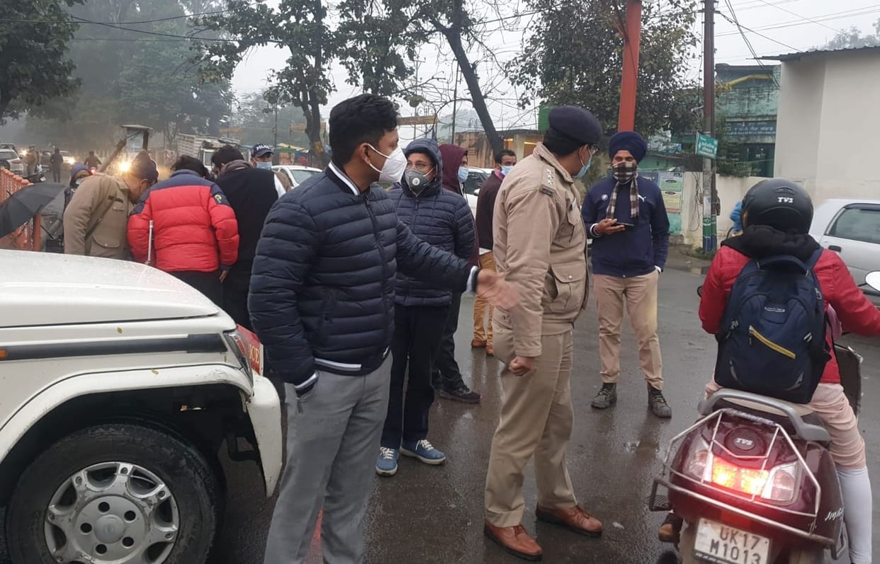 Joint Magistrate came on the road with the police
