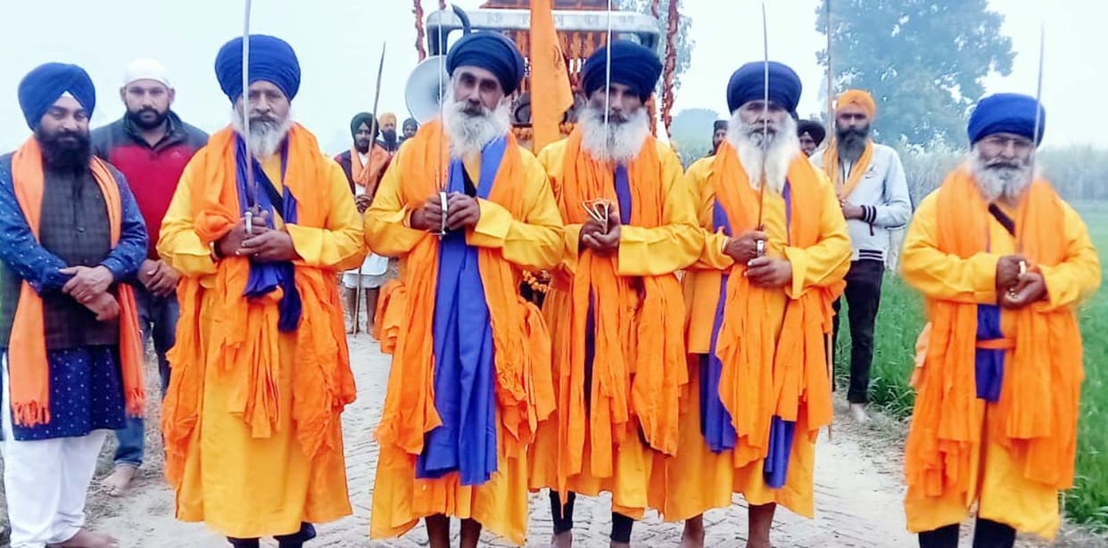 Kirtan Yatra taken out from Gahluia and Maholiya, told about the glory of Guru