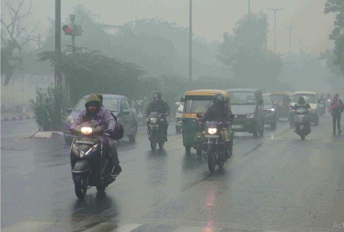 Delhi Weather: Rain in Delhi, People Shiver Due to Fall in Mercury IMD Yellow Alert for 7 and 8 January rained in delhi
