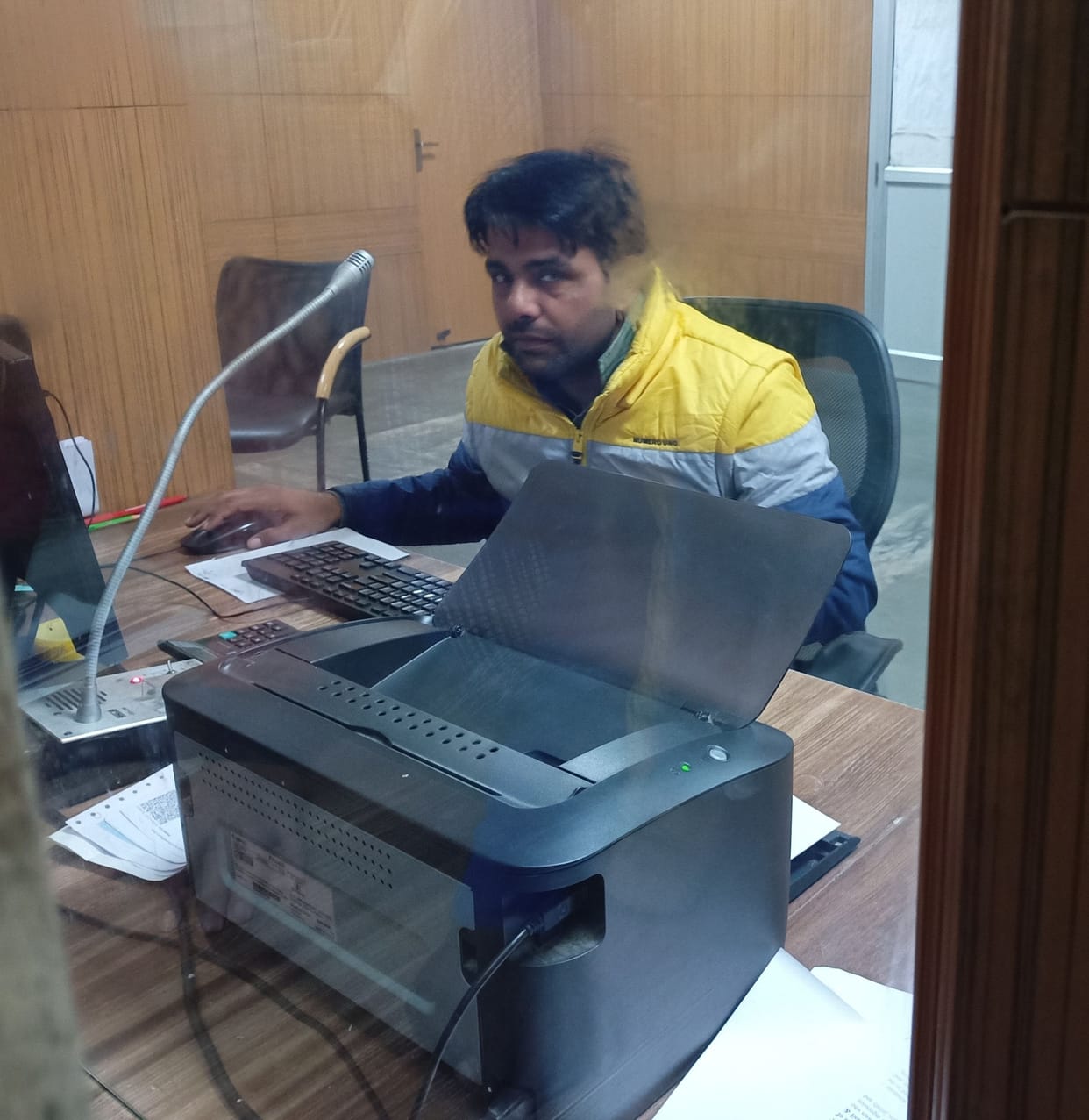 Vaccination certificate in offices, work being done without checking