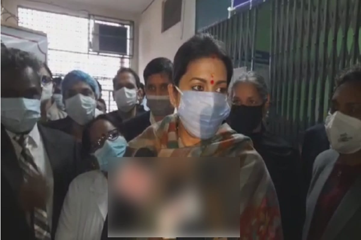 UP News: Minister Smriti Irani has salute to women staffers of Medical college