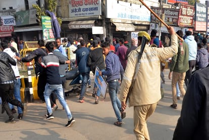 Competitive students came on the road demanding recruitment in Prayagraj