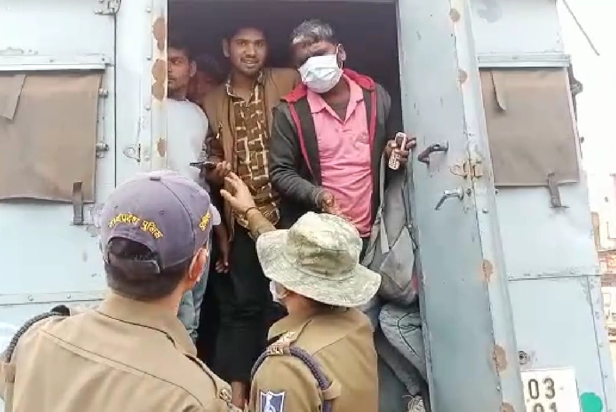 Strictness of Corona in Shivpuri: Police caught those roaming without wearing masks, taken to open jail