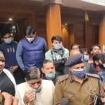 अलीगढ़ डीआईजी अलीगंज में परिवार वालों से मिलने पहुंचे