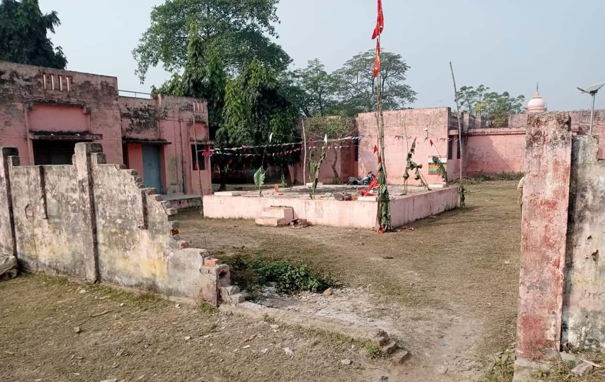 Mudiya Kurmiyat's PHC with the help of Ward Boy and Lab Technician