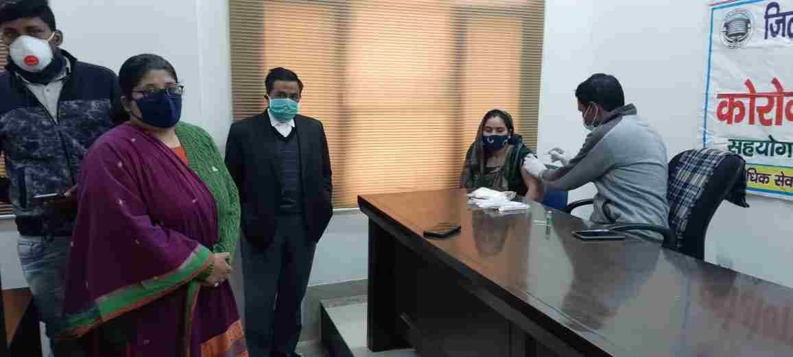 Vaccines were administered to 11275 adolescent girls at 26 centers in the district