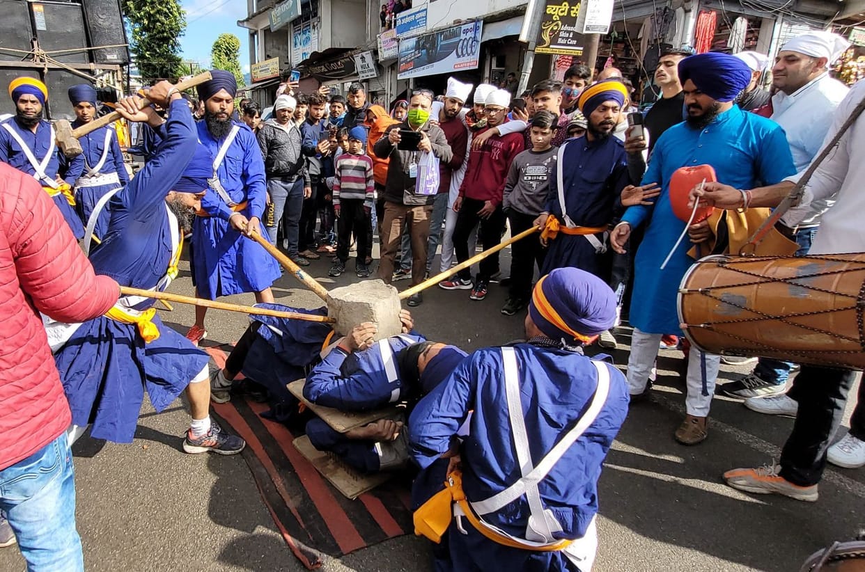 The procession of Shri Guru Gobind Singh took out with great pomp on Prakash Parv