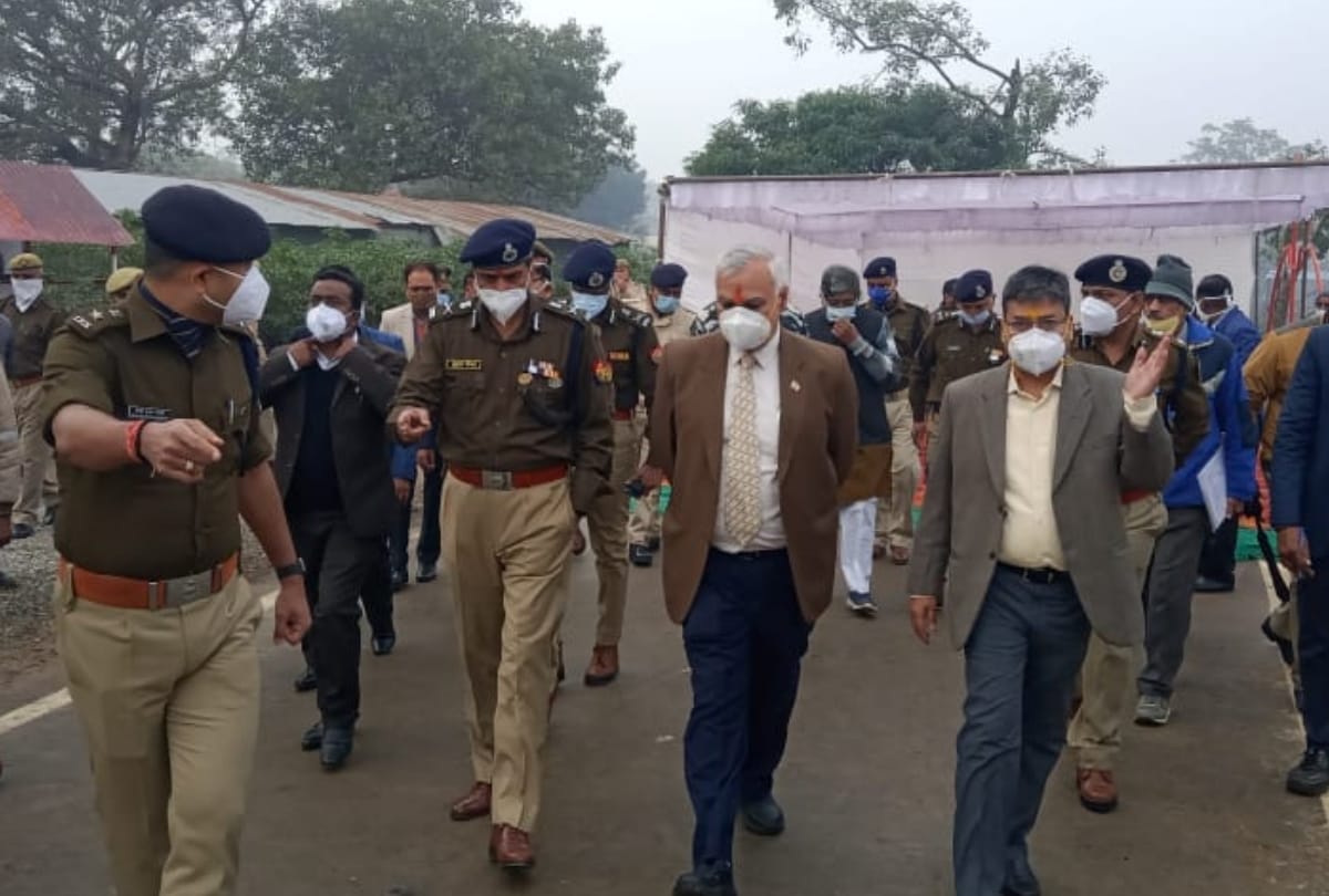 Chief secretary and UP DGP visit Ayodhya.