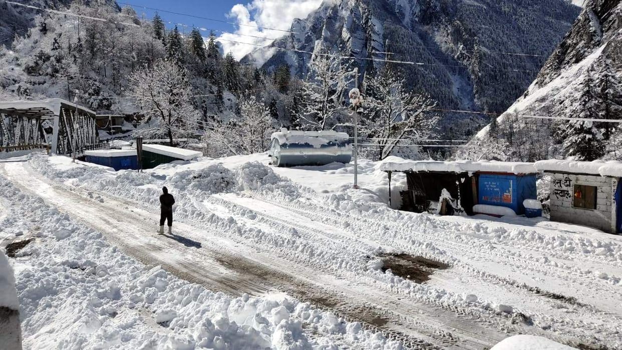 Badrinath highway blocked due to heavy snowfall