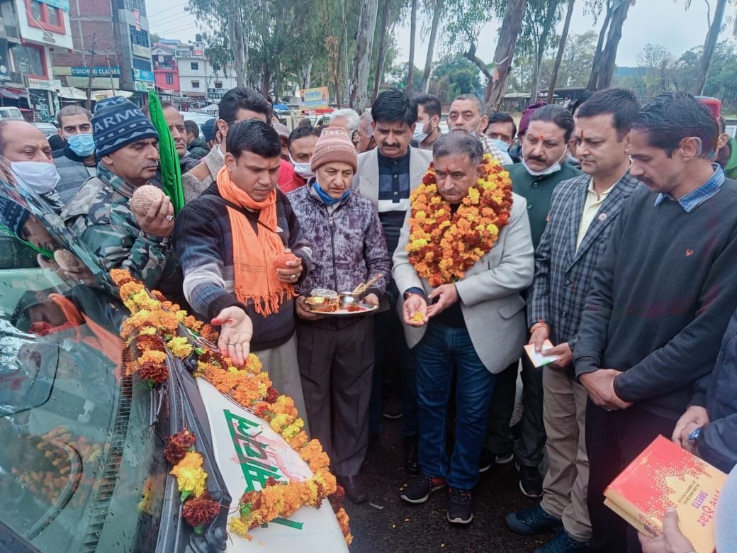 Ticket booking center opened in Nadaun, electric taxi service also started