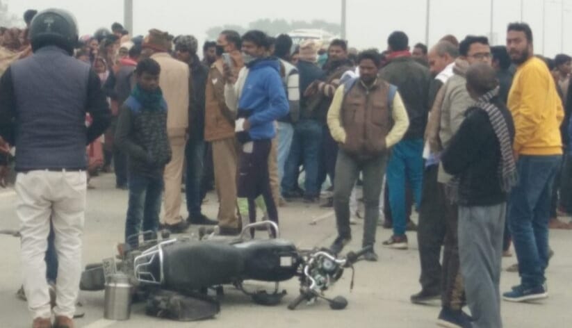 Bike rider dies due to truck collision, villagers jammed