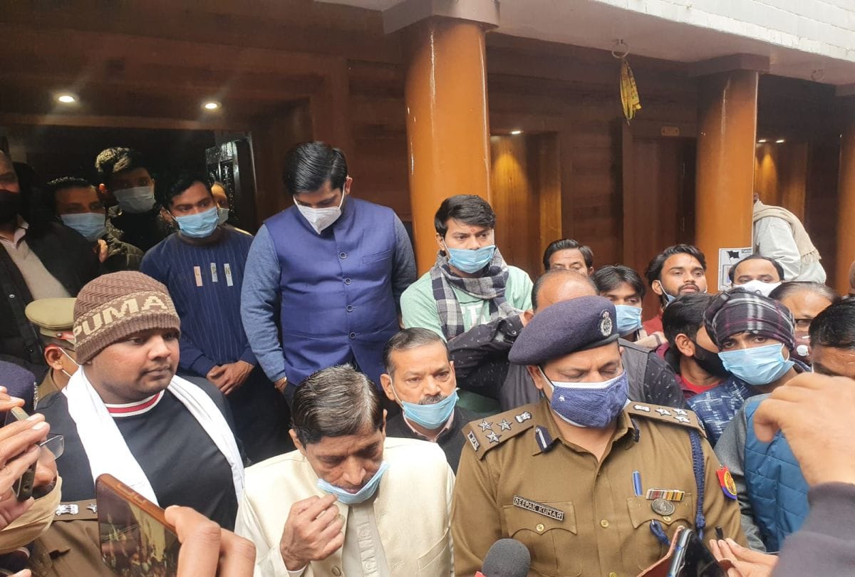 Businessman Murder Case DIG Aligarh Deepak Kumar Meets Family