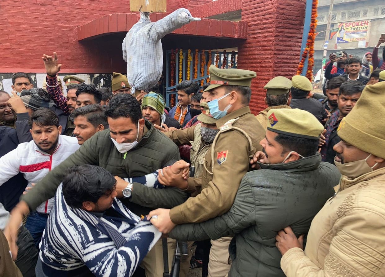 Principal's effigy burnt for rigging in admission process