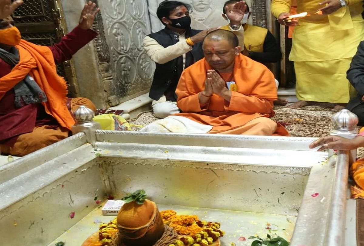 CM Yogi visit varanasi Special worship for PM Modi long life said Congress apologize for incident in Punjab