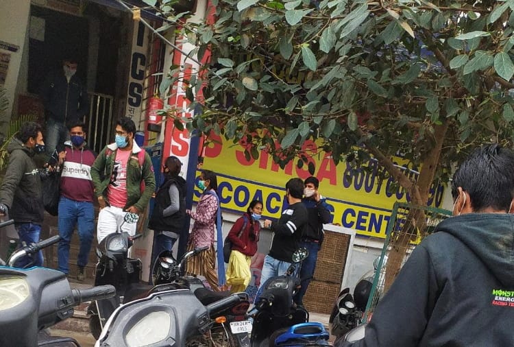 SDM raids educational institutions open in violation of Corona rules in Sirsa
