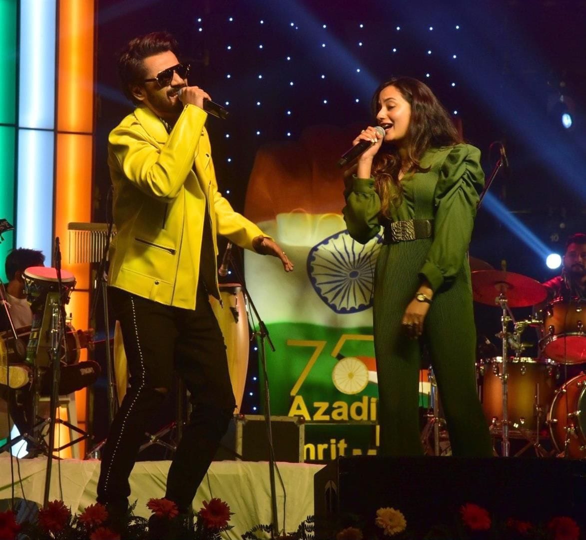 Yasir Desai and Akanksha Sharma did a performance  at kohinoor munch