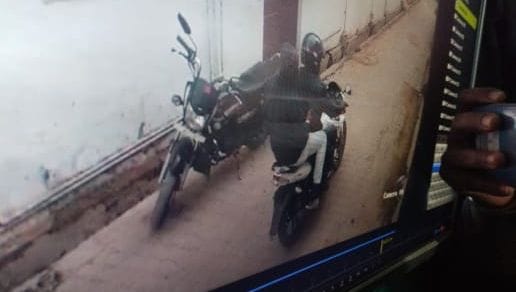 fathepur news,Bikers ran away after robbing the chain from the woman's neck