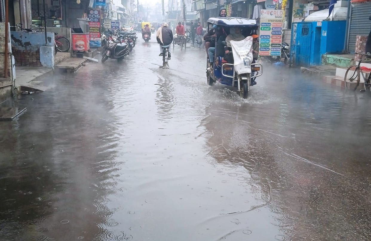 Light drizzle from morning till afternoon, chill people
