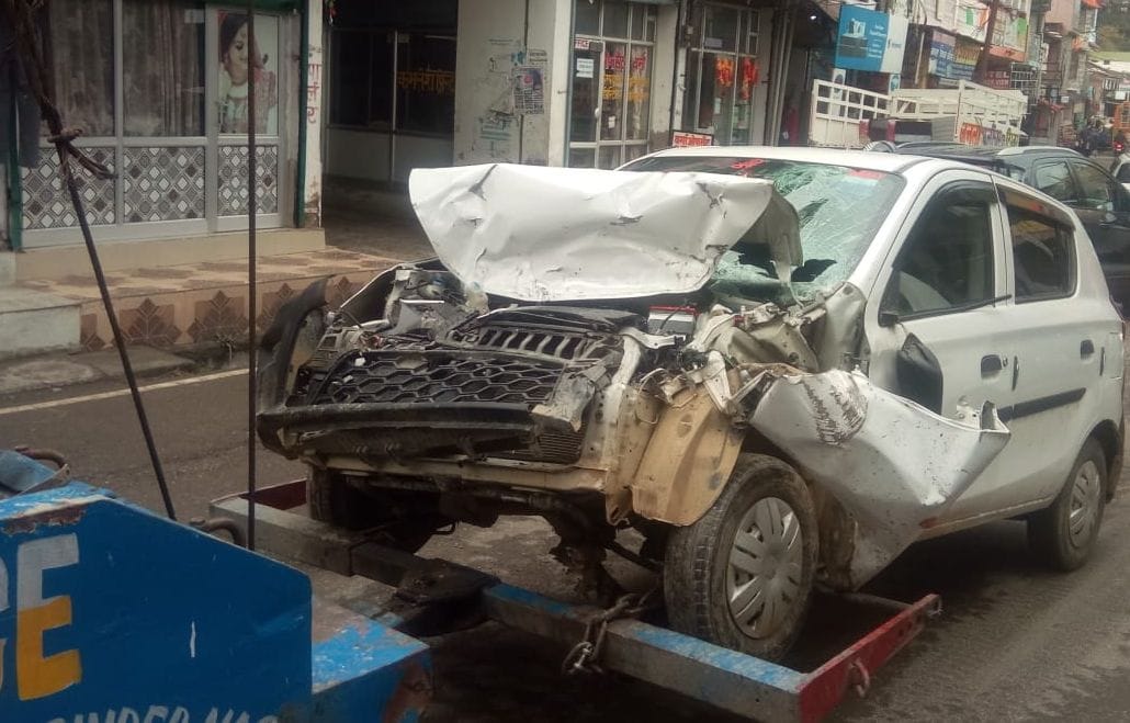 Three vehicles collided in Khudar, all safe