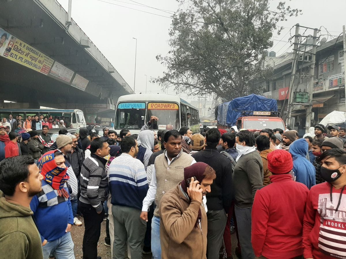 Market closed, jammed road in protest against the murder of ghee trader