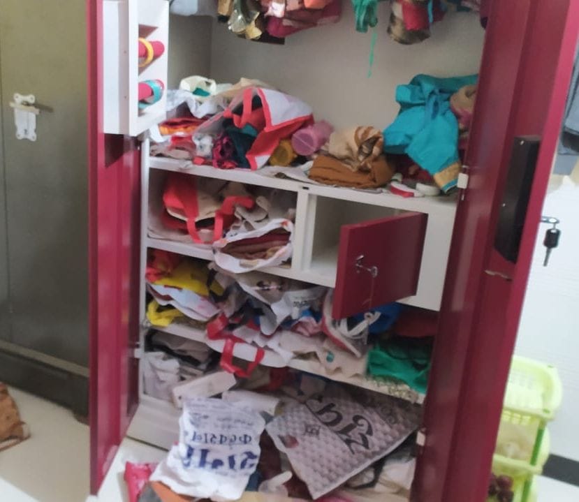 fathepur news,14 lakh stolen including cash from Lekhpal's house
