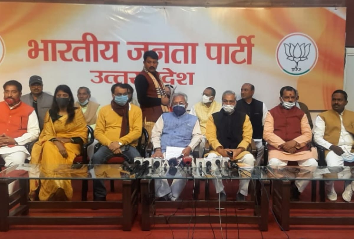 UP Elections: Major leaders of many parties including SP, BSP and PSP join BJP, the chairman of the joining committee got the membership of the party