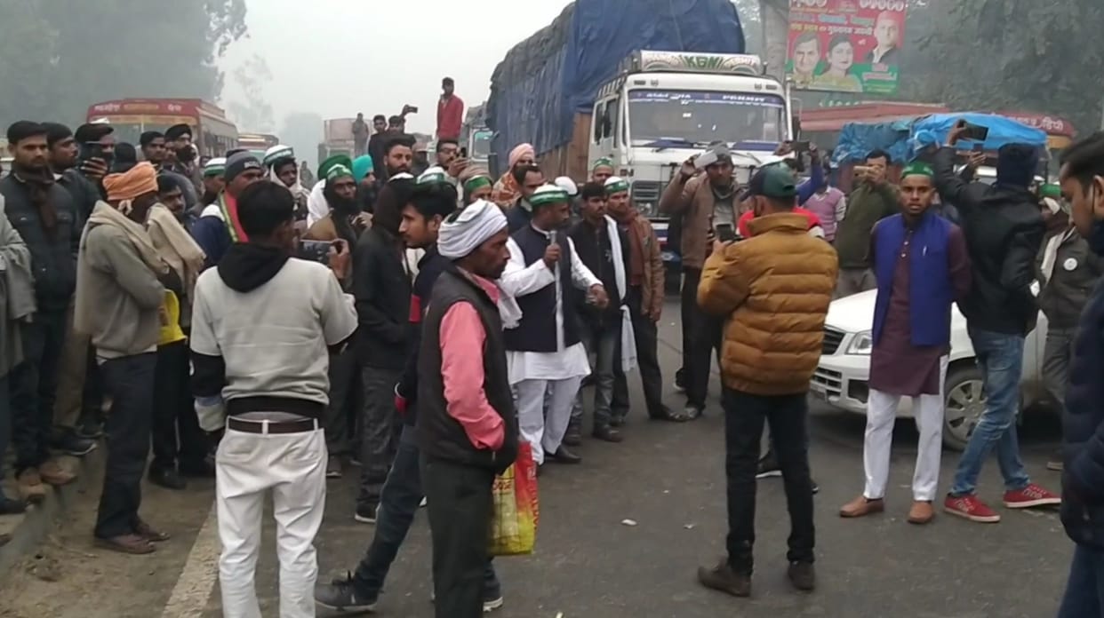 Farmers blocked the Lucknow-Delhi highway