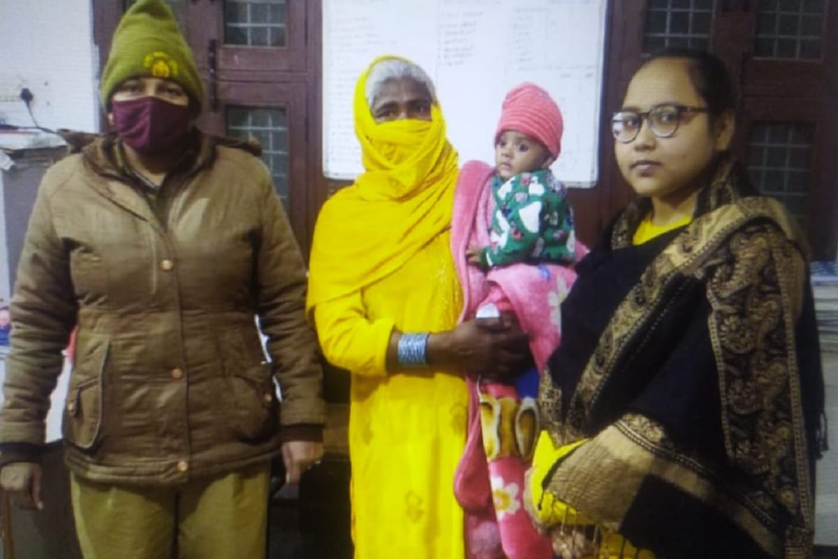UP News: A girl baby child has been thrown on the road on a cold night in Meerut City
