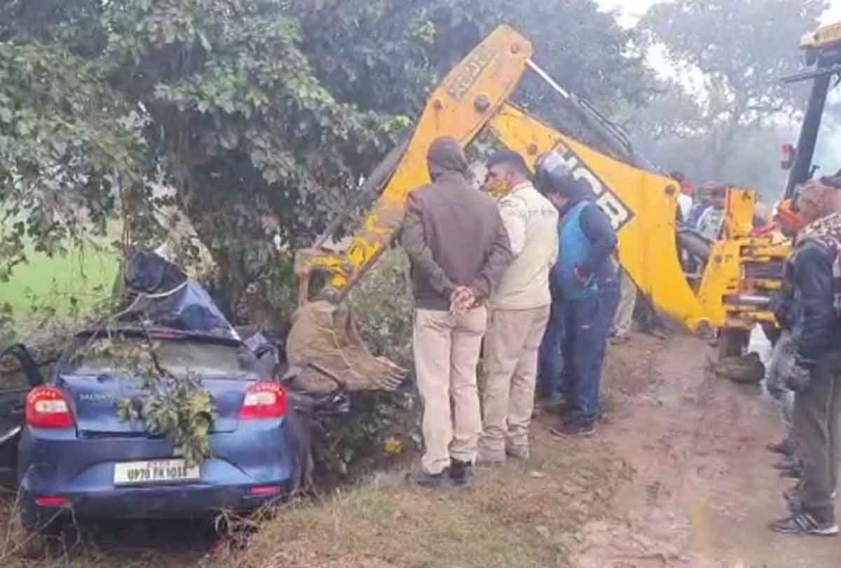 UP: horrific road accident in Ghatampur, Kanpur, car collided with a tree, three killed