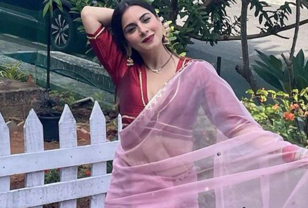 shraddha arya pink strapless dress for valentine day with hubby