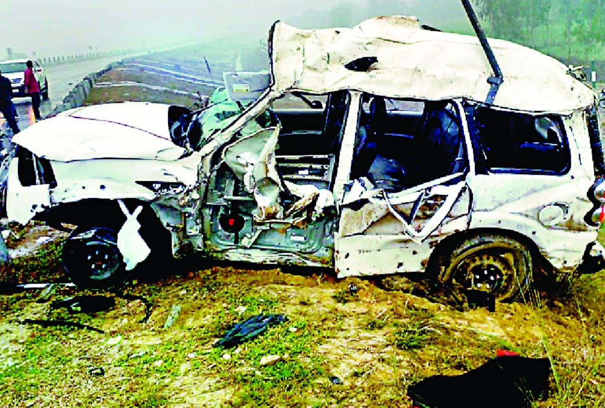 Purvanchal Expressway: Speeding SUV coming from Lucknow overturned after colliding with divider, four killed, two serious