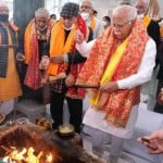 पूजा करते हरियाणा के सीएम मनोहर लाल।