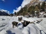 चीन सीमा से सटी चौकियों में इस तरह तैनात रहते हैं भारतीय सेना के जवान।