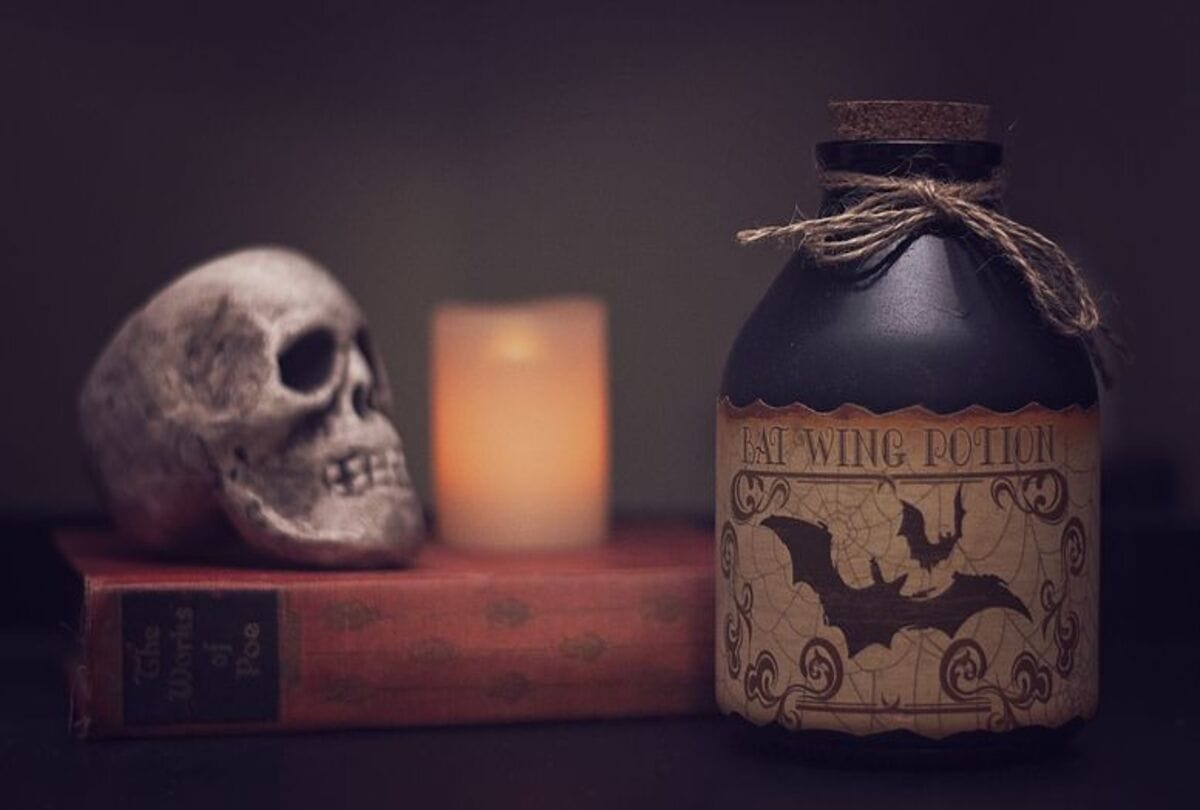 The theif stolen a skull in a very most hunted pub in briten Viral news in hindi