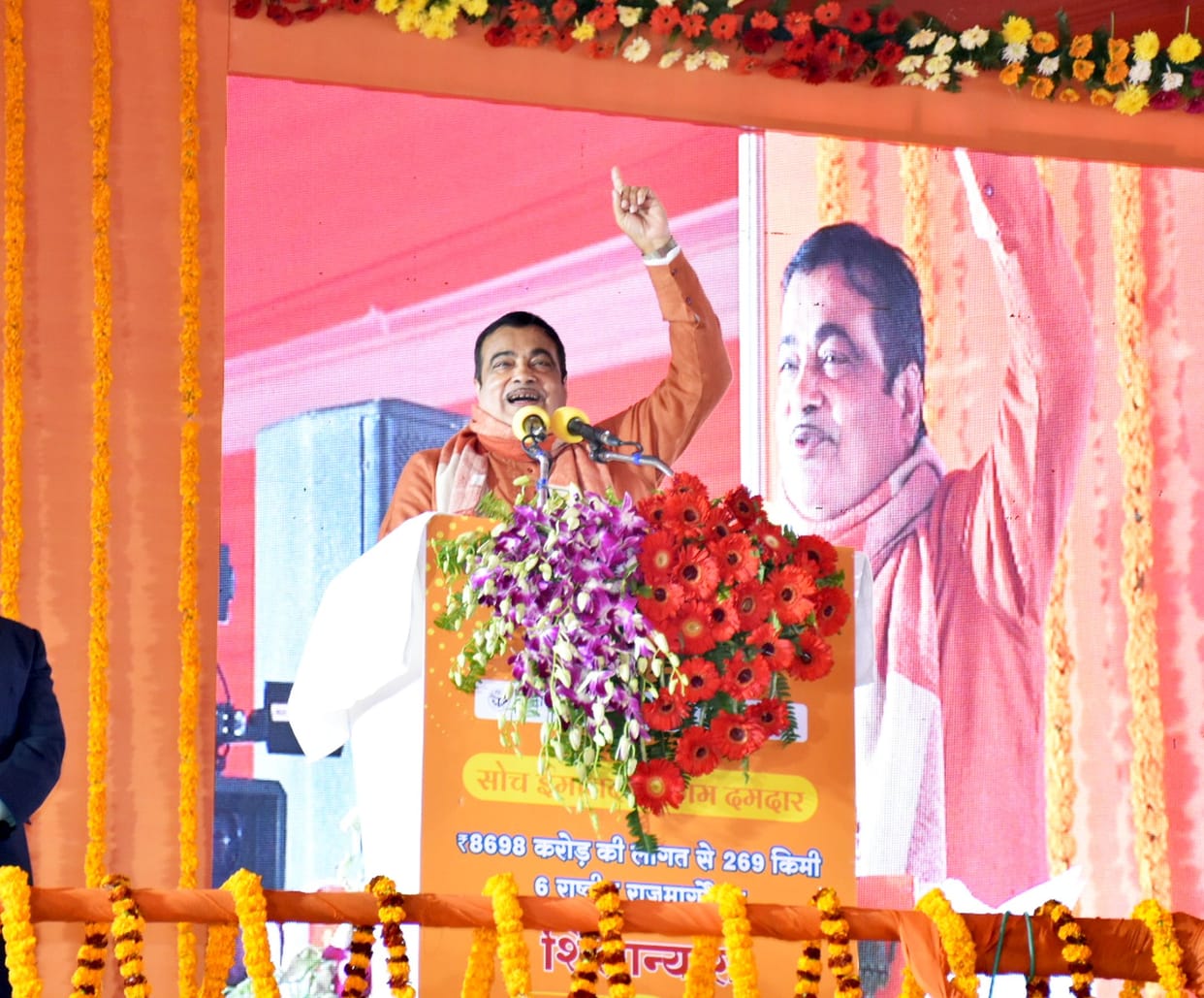 Roads will shine like America in UP: Gadkari