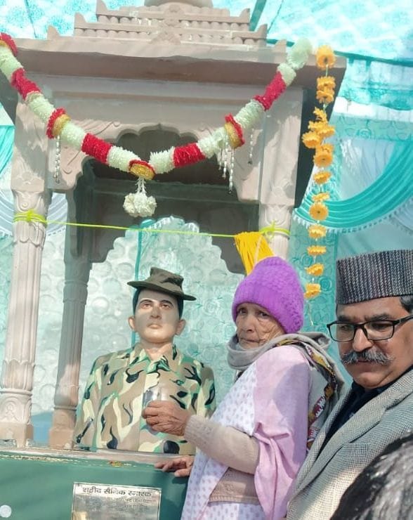 Statue of martyr Umesh installed at GIC Parakandi