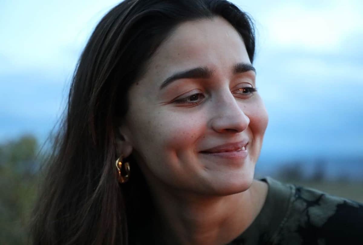 alia bhatt shares a beautiful pic of with smiling face clicked by ranbir kapoor
