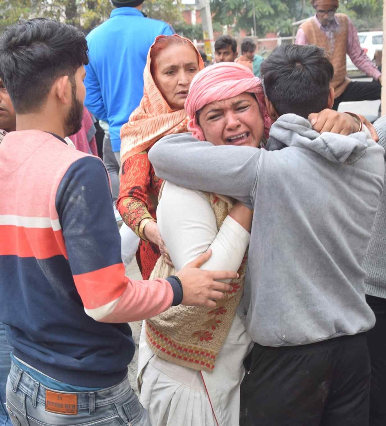 Building material supplier shot dead by five bullets in broad daylight