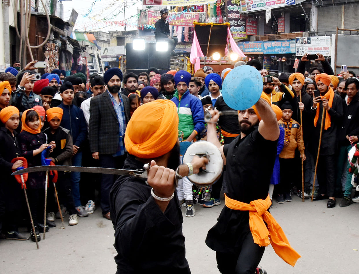 Nagar Kirtan taken out with reverence