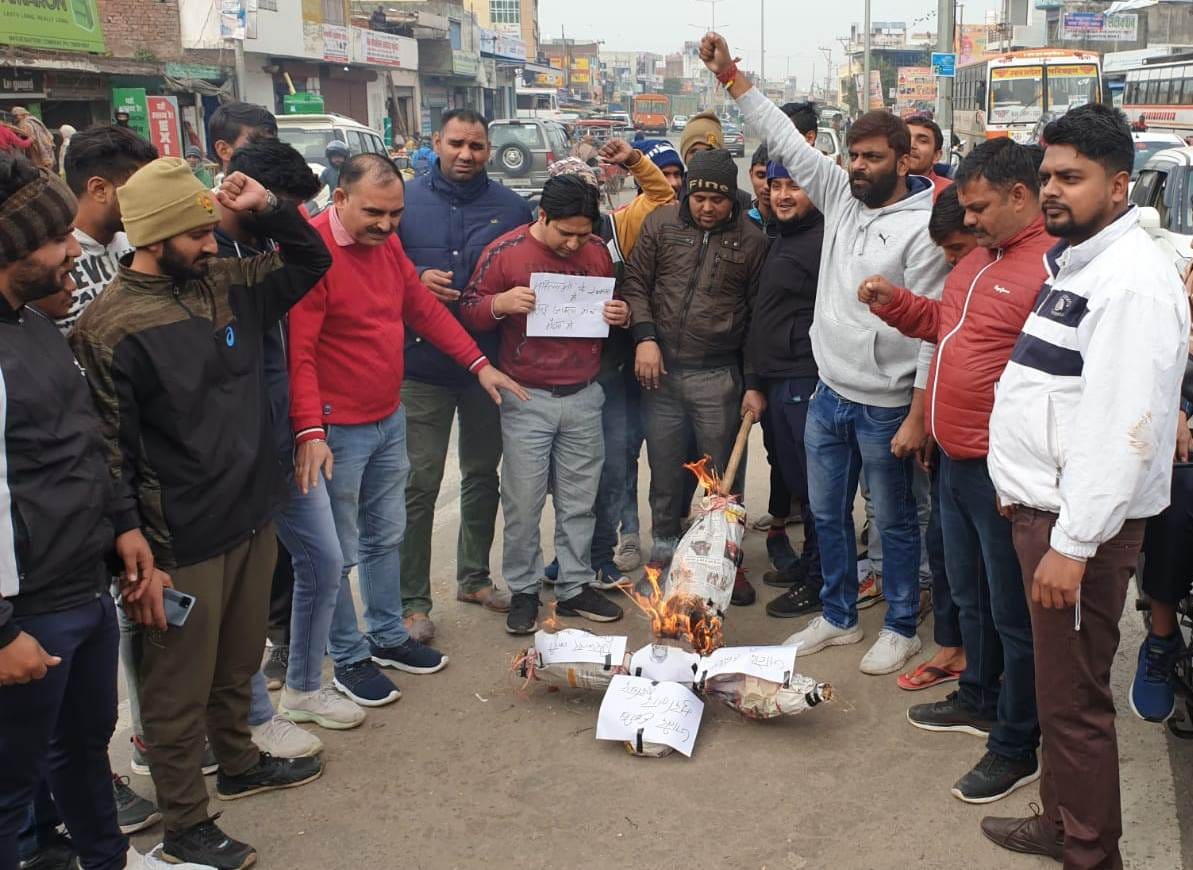 Hindu Jagran Manch burnt Javed Habib's effigy