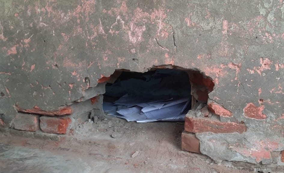 Attempt to break strong room by breaking into PNB branch