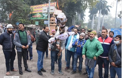 PM Modi Security Breach Varanasi people Praying for long life of Prime Minister protest against Congress effigy of Punjab CM channi burnt