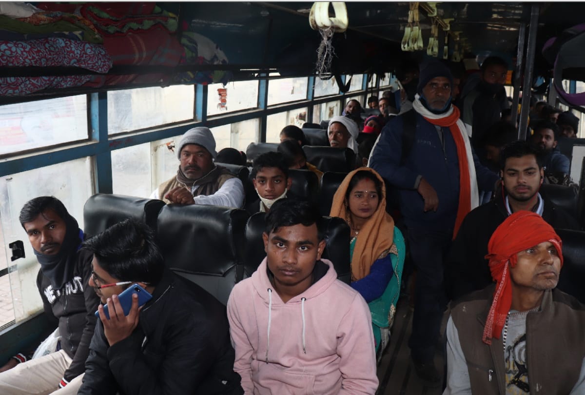 danger of Corona people traveling on roadways buses without masks in Gorakhpur